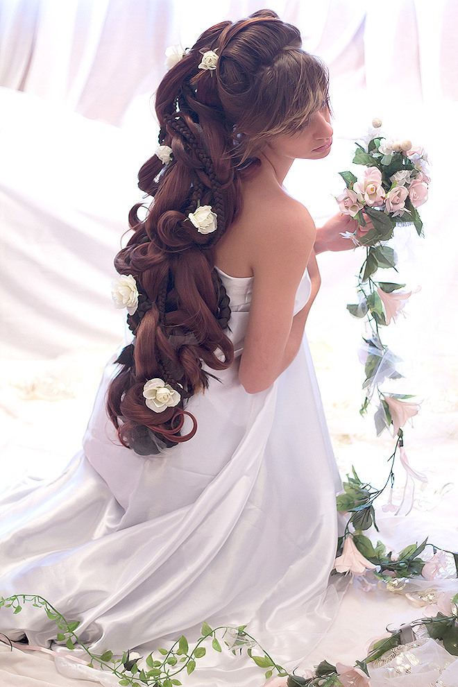 Chignon de mariage avec roses